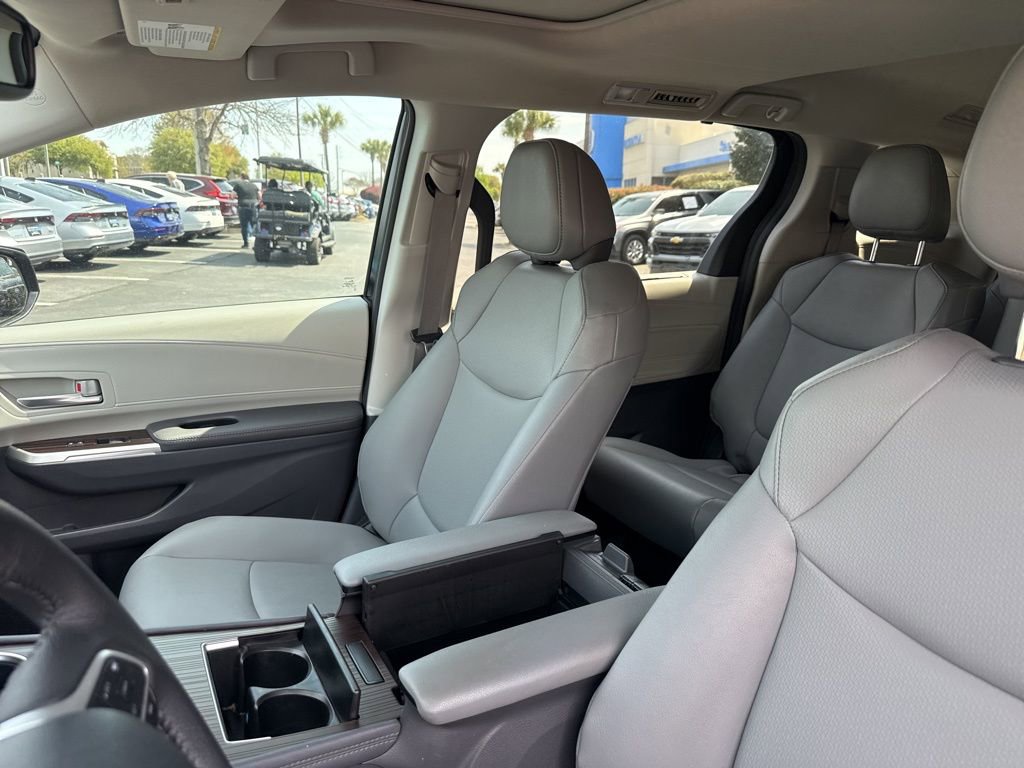 Used 2024 Toyota Sienna XLE image 24