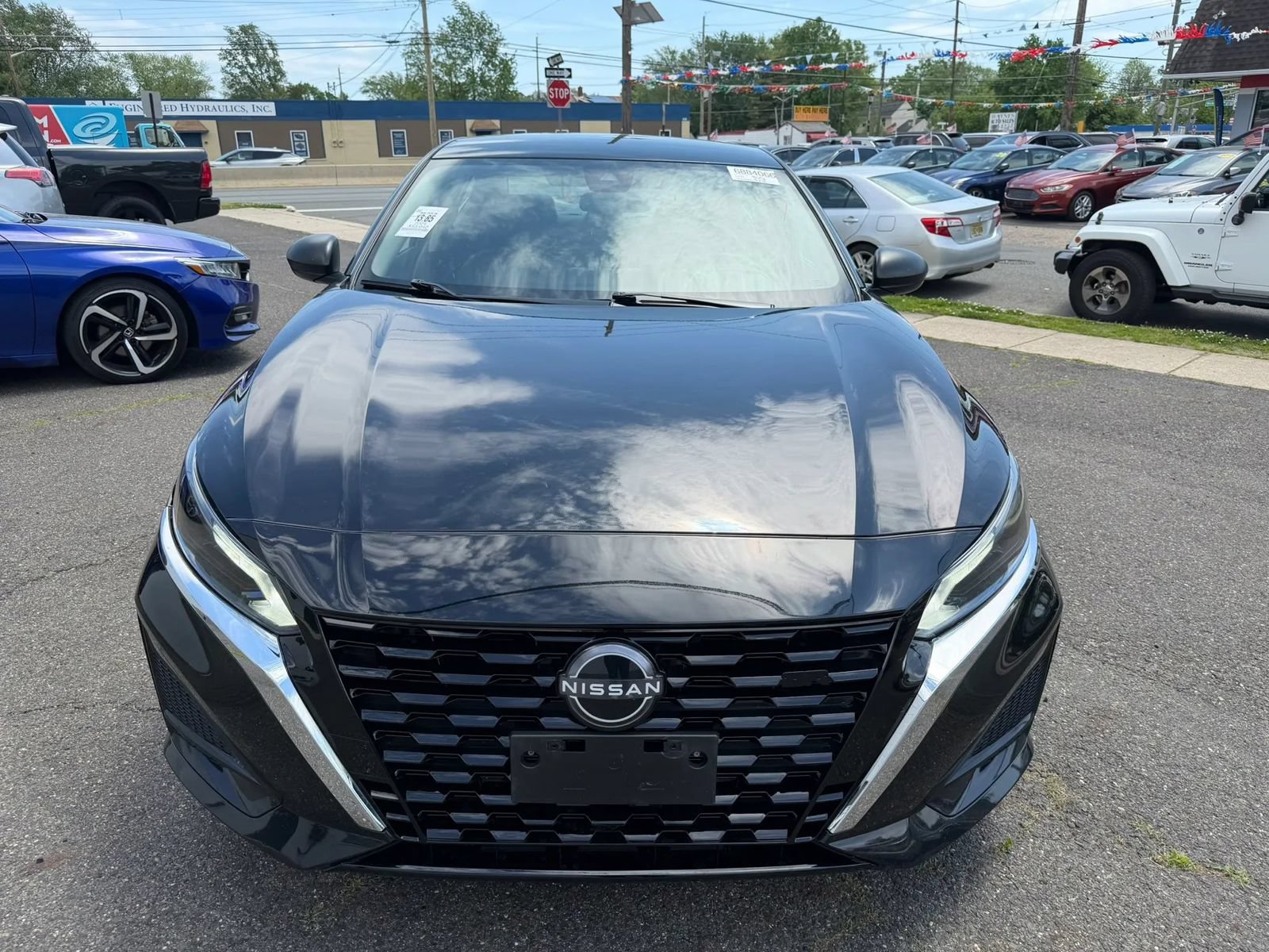 Used 2024 Nissan Altima 2.5 SV FWD image 3