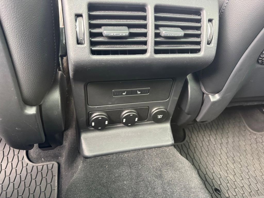 Used 2019 Jaguar F-PACE Prestige image 10