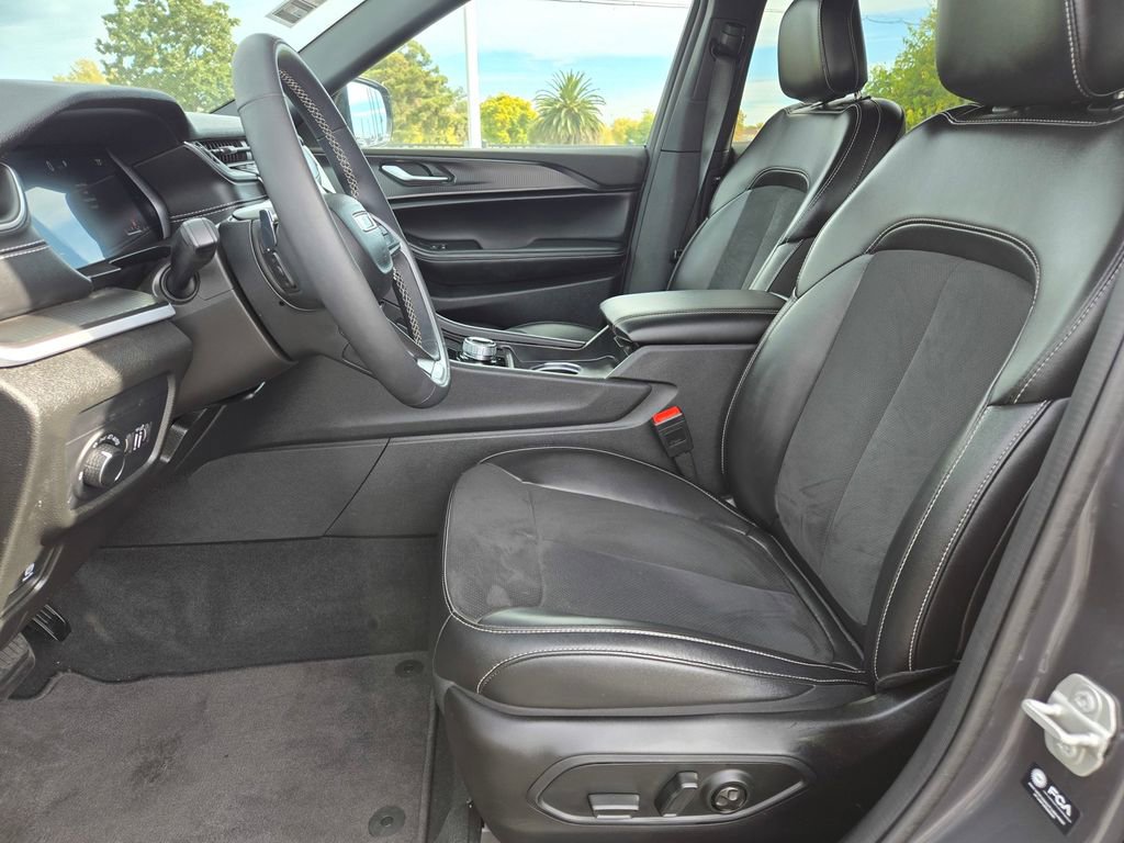 Used 2024 Jeep Grand Cherokee L Laredo image 26