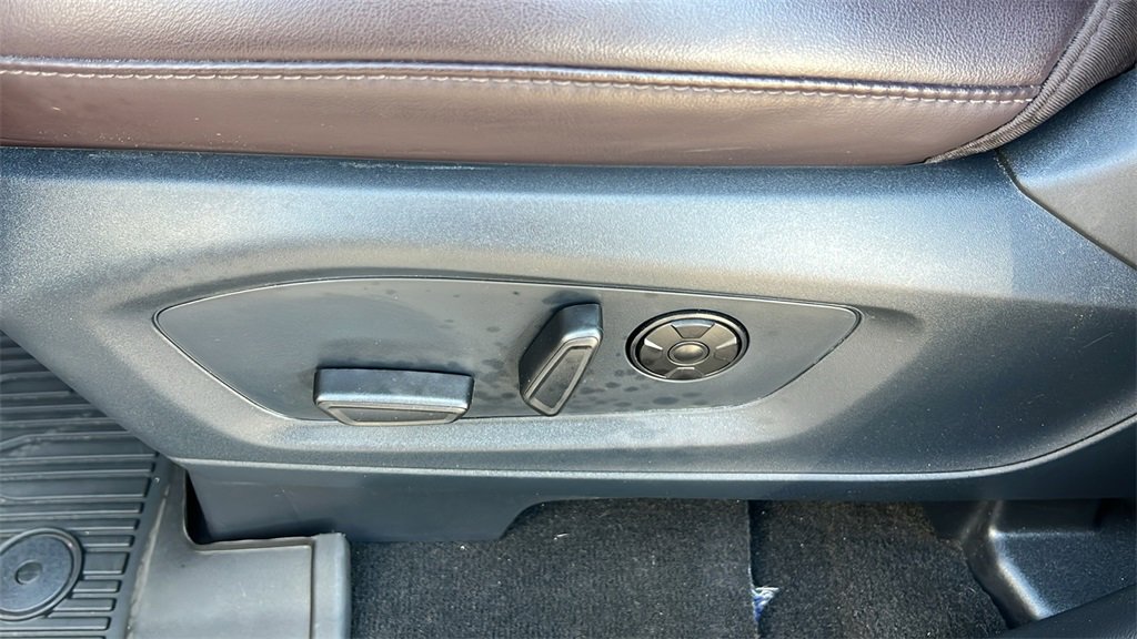 Used 2025 Ford Explorer Platinum image 13