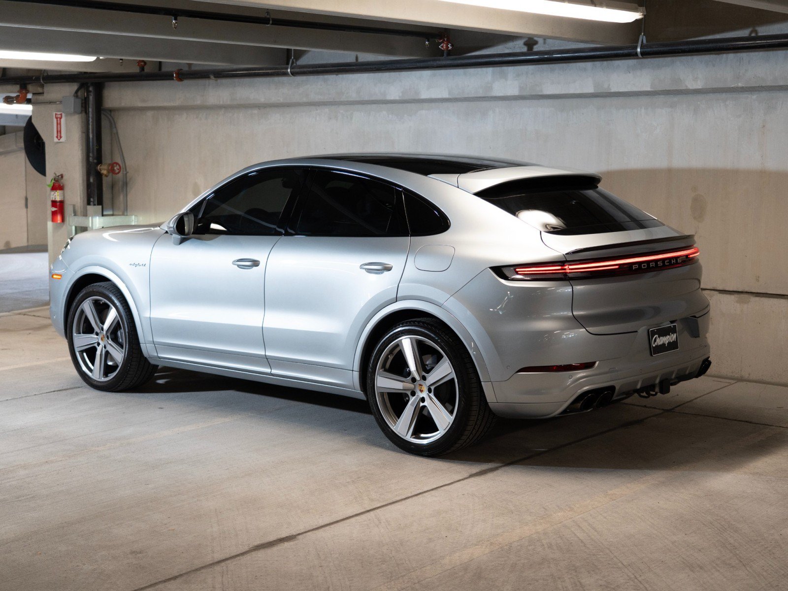 Certified 2024 Porsche Cayenne GTS AWD/4WD image 3