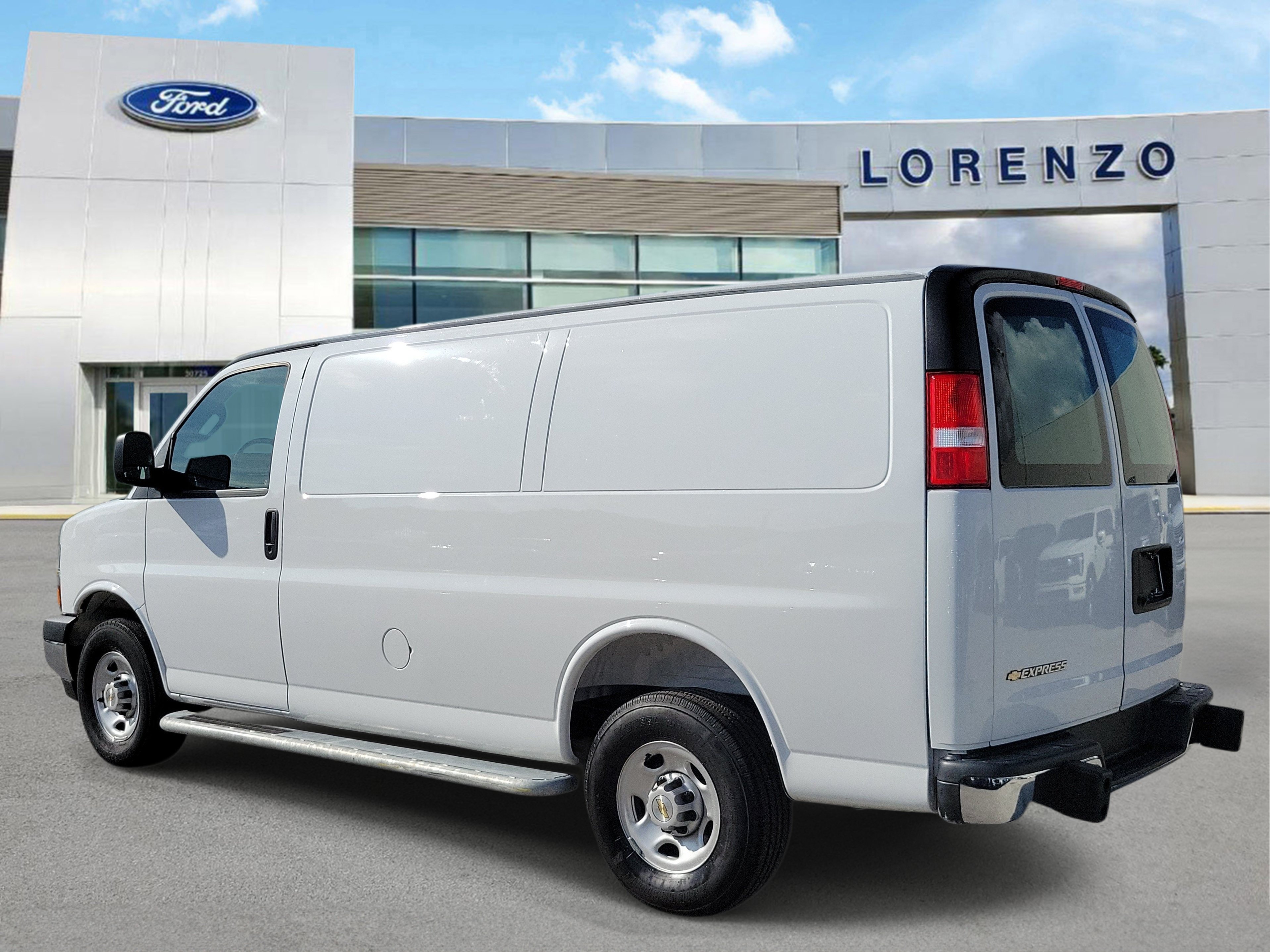 Used 2025 Chevrolet Express 2500 w/ Driver Convenience Package RWD image 7