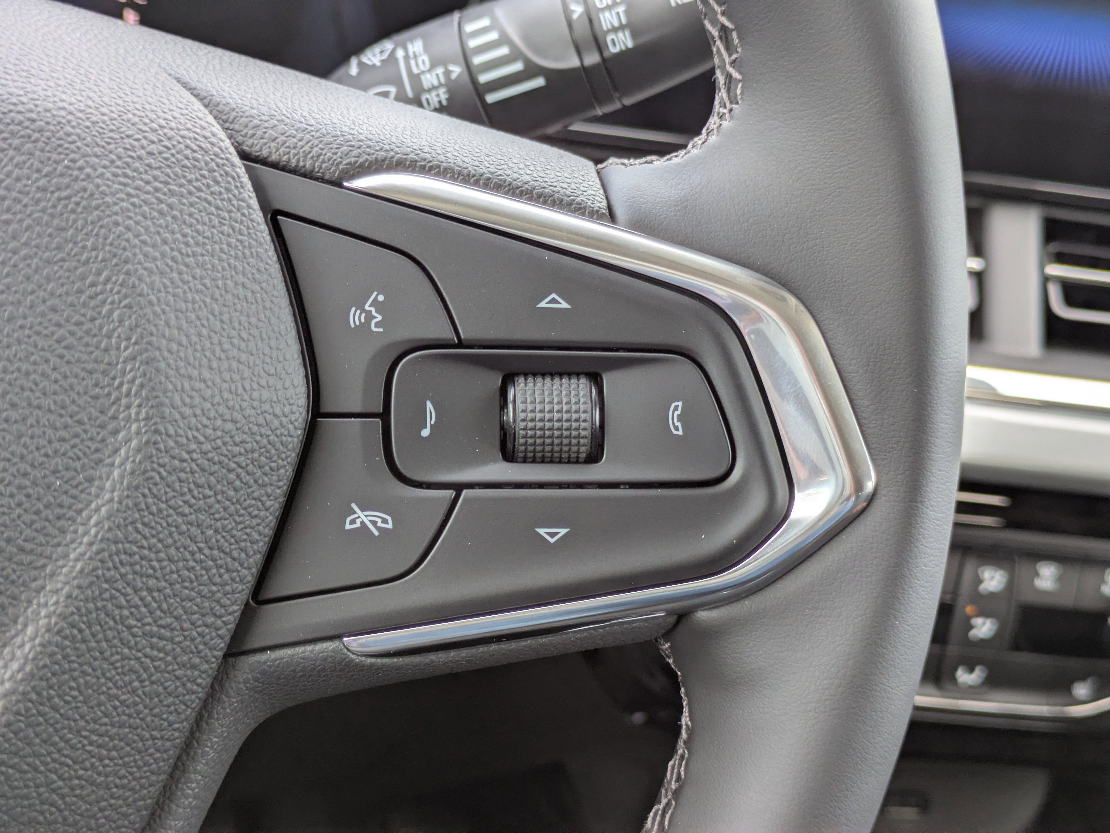 New 2025 Chevrolet Trax LT w/ Driver Confidence Package image 16