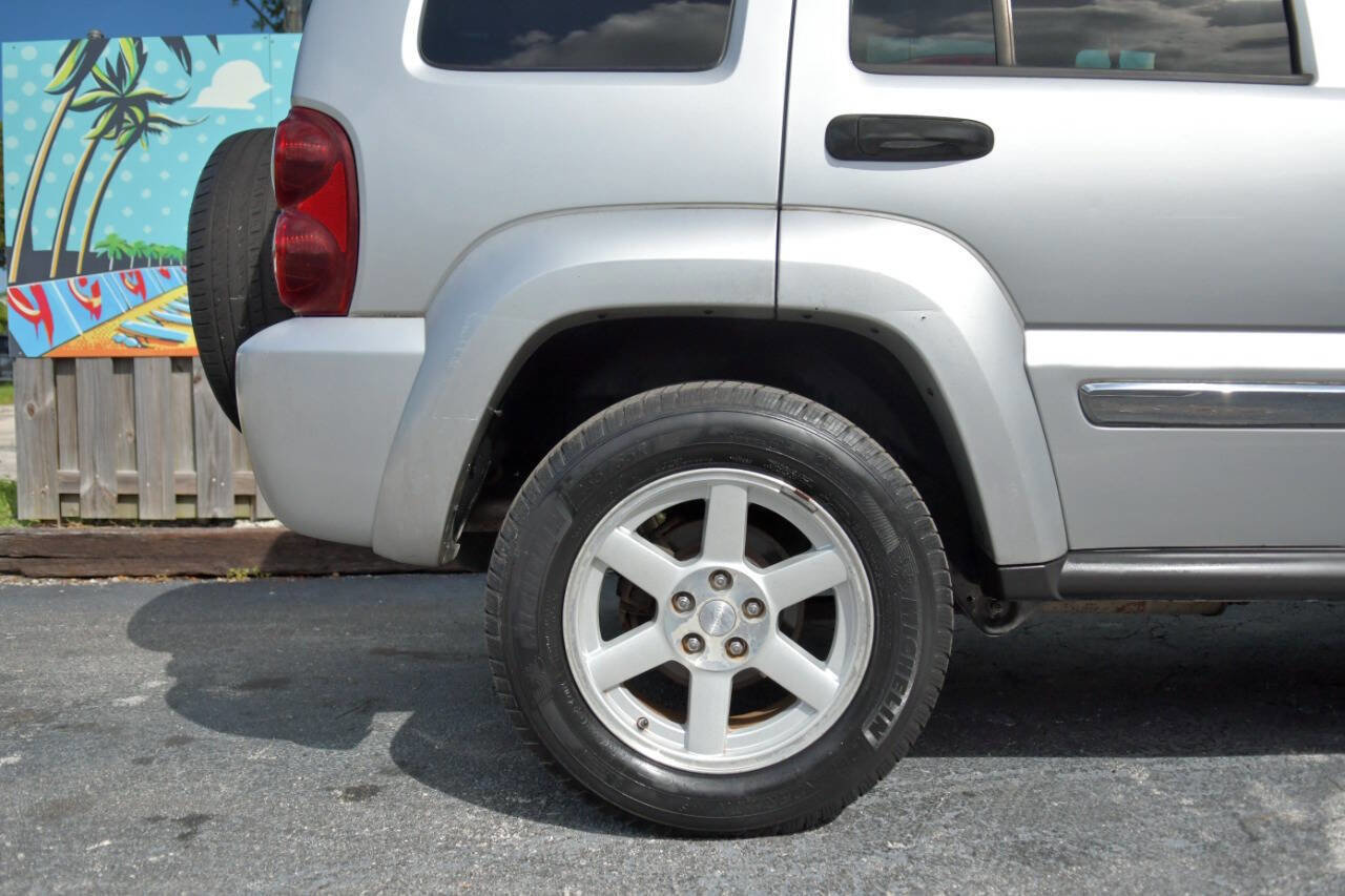Used 2005 Jeep Liberty Limited image 40