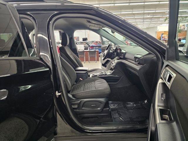 Used 2020 Ford Explorer XLT AWD/4WD image 10