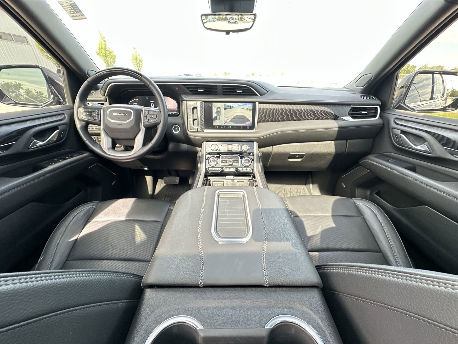 Used 2024 GMC Yukon Denali w/ Advanced Technology Package AWD/4WD image 21