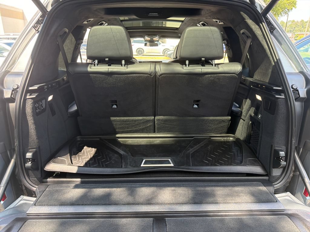 Used 2023 BMW X7 xDrive40i w/ M Sport Package AWD/4WD image 32