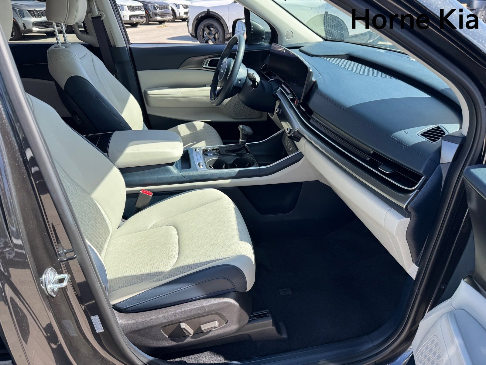 Certified 2026 Kia Carnival SX w/ SX Dark Edition Package image 26