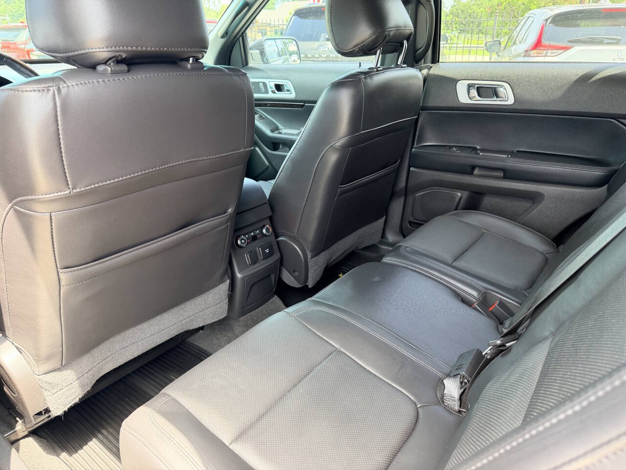 Used 2015 Ford Explorer Limited w/ Equipment Group 301A FWD image 15