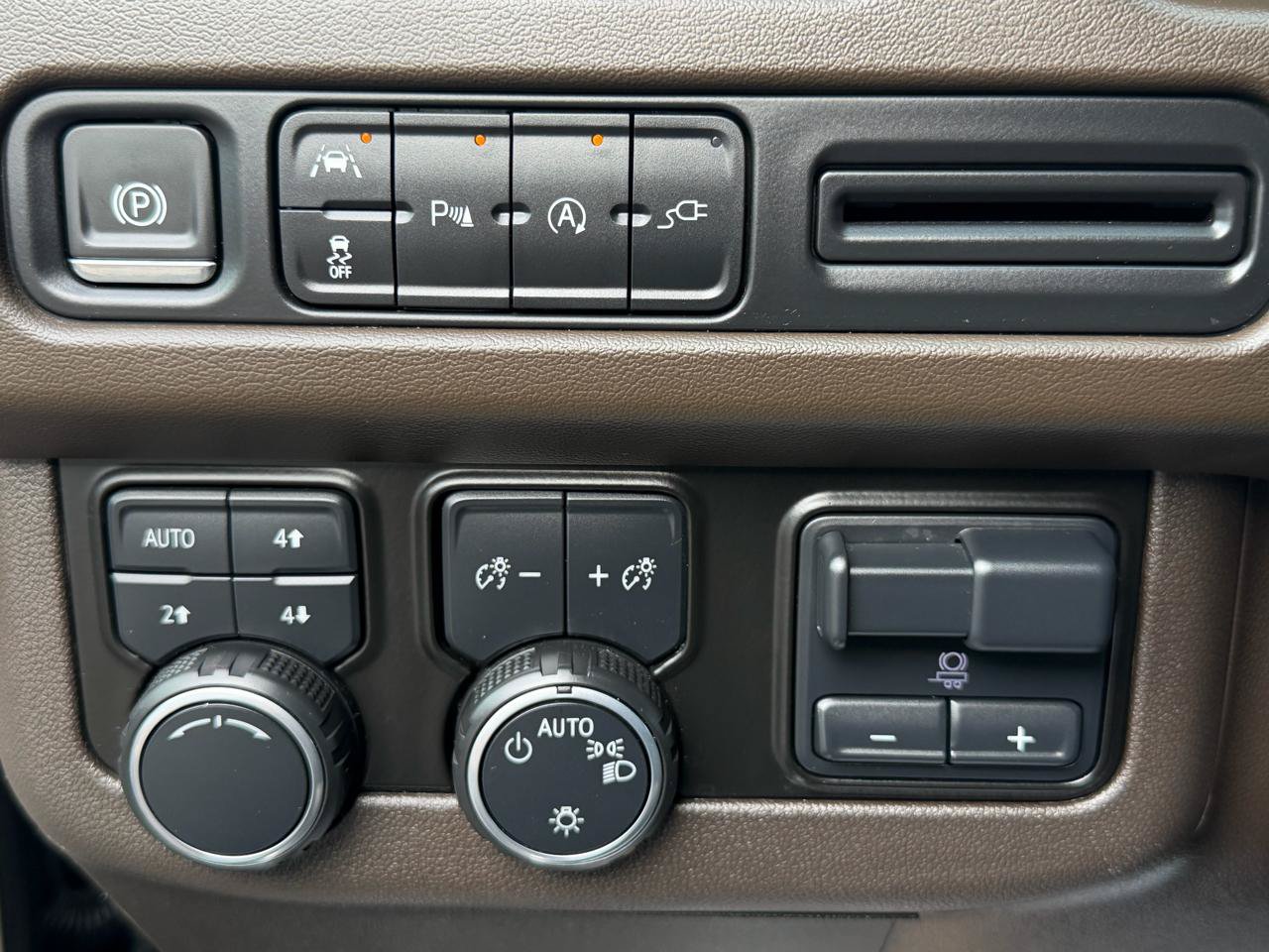 Used 2021 Chevrolet Tahoe LT w/ LT Signature Package AWD/4WD image 19