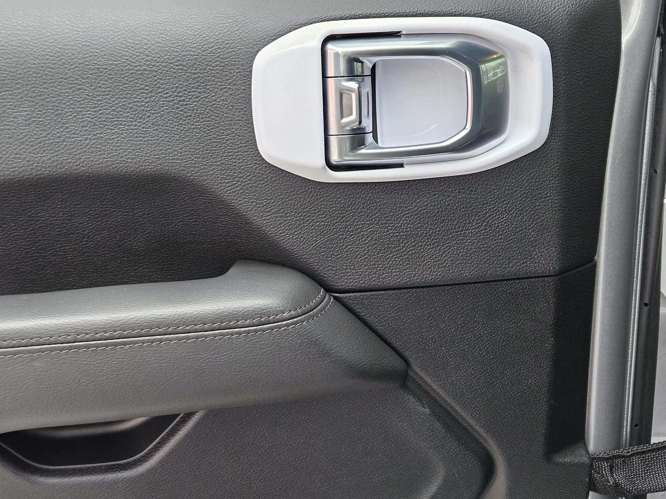 Used 2021 Jeep Wrangler Unlimited Sahara image 24