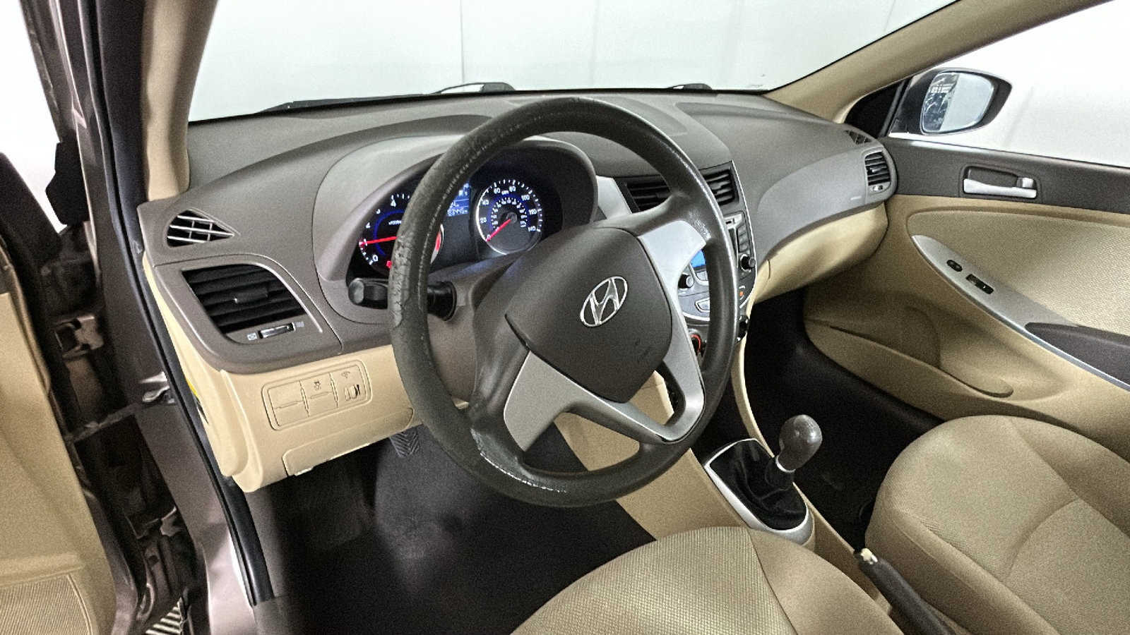 Used 2013 Hyundai Accent GLS FWD image 17