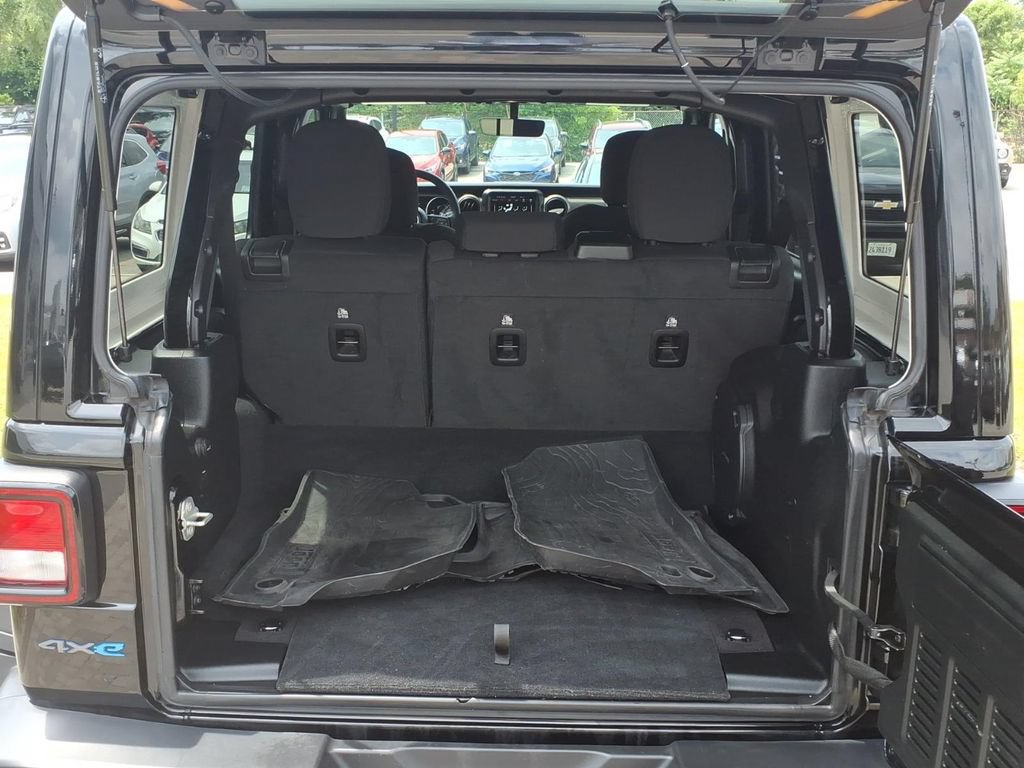 Used 2023 Jeep Wrangler Unlimited w/ Sun & Screen Package AWD/4WD image 30