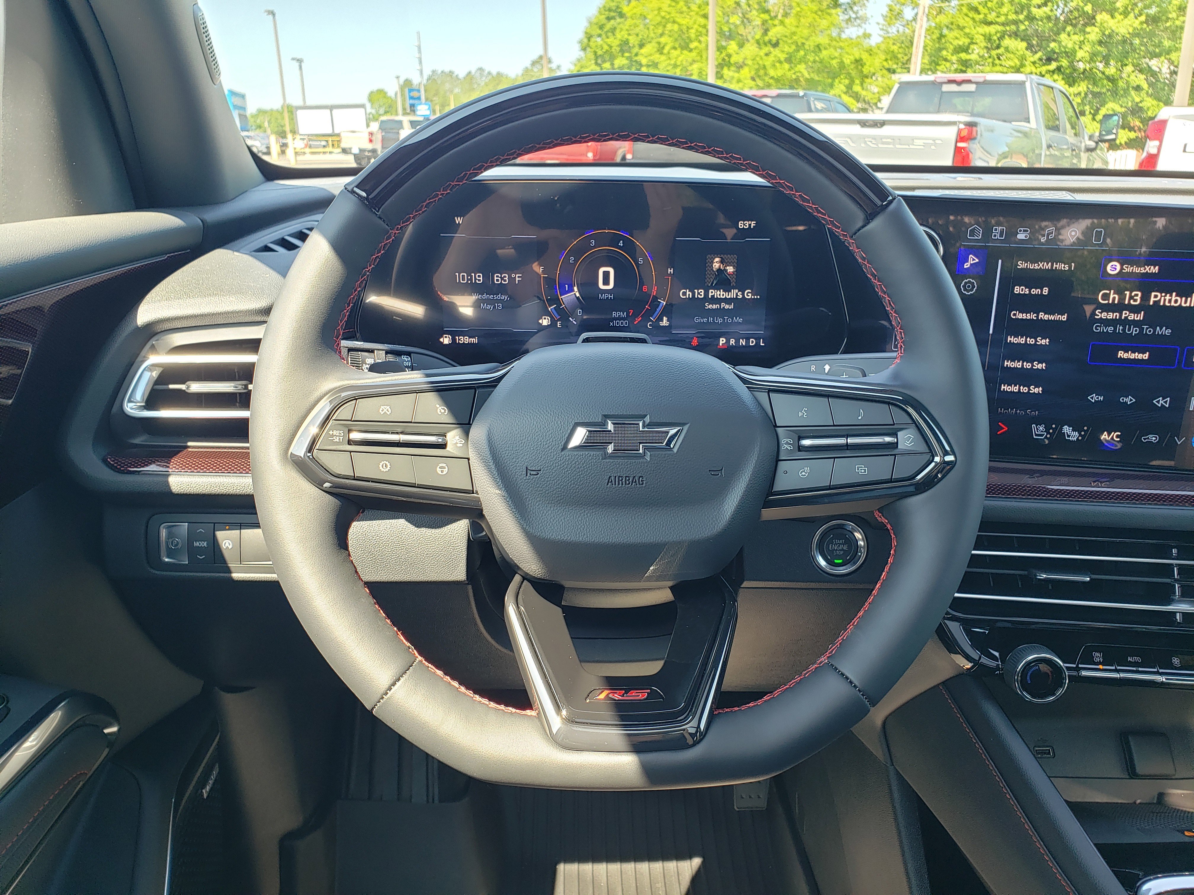 New 2026 Chevrolet Traverse RS w/ LPO, Floor Liner Package FWD image 17