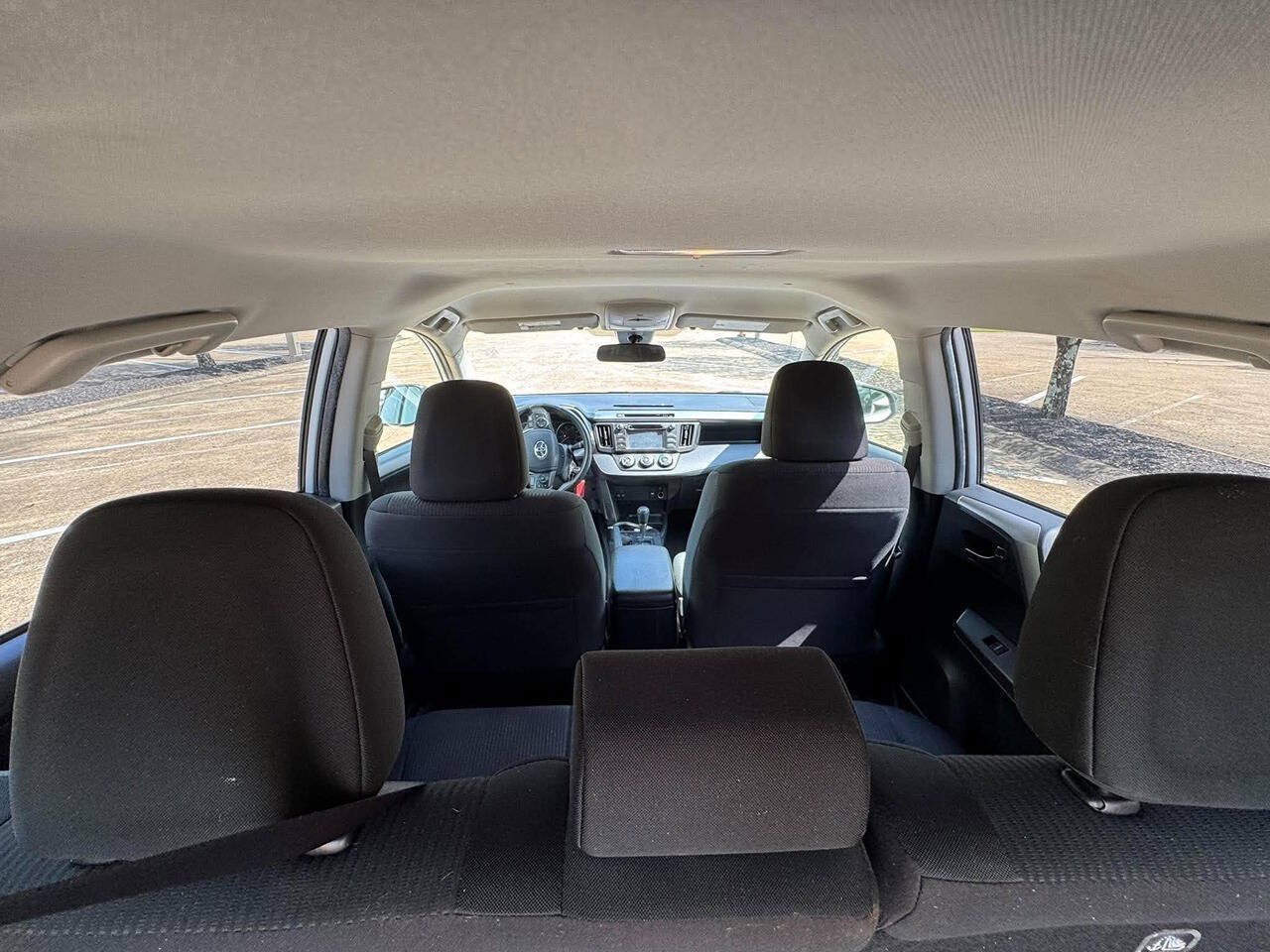 Used 2018 Toyota RAV4 LE FWD image 12