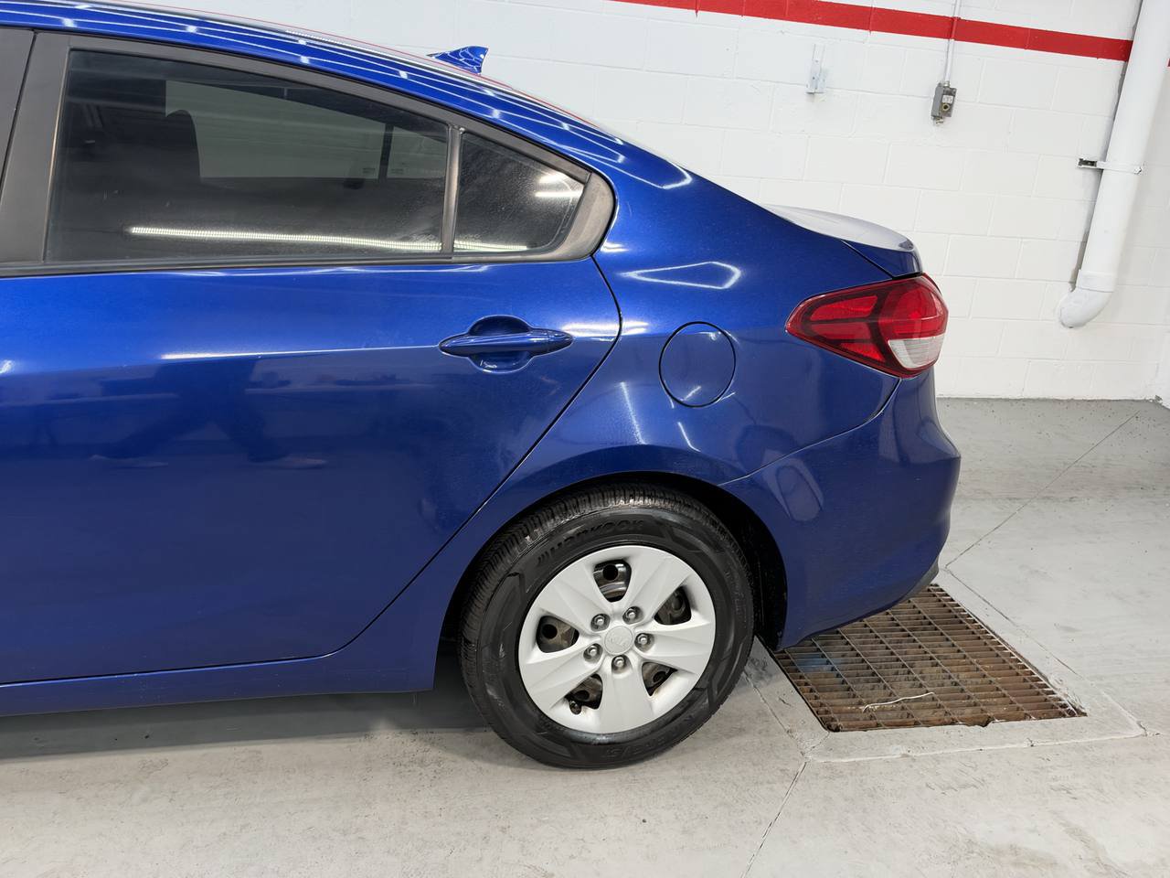 Used 2017 Kia Forte LX FWD image 4