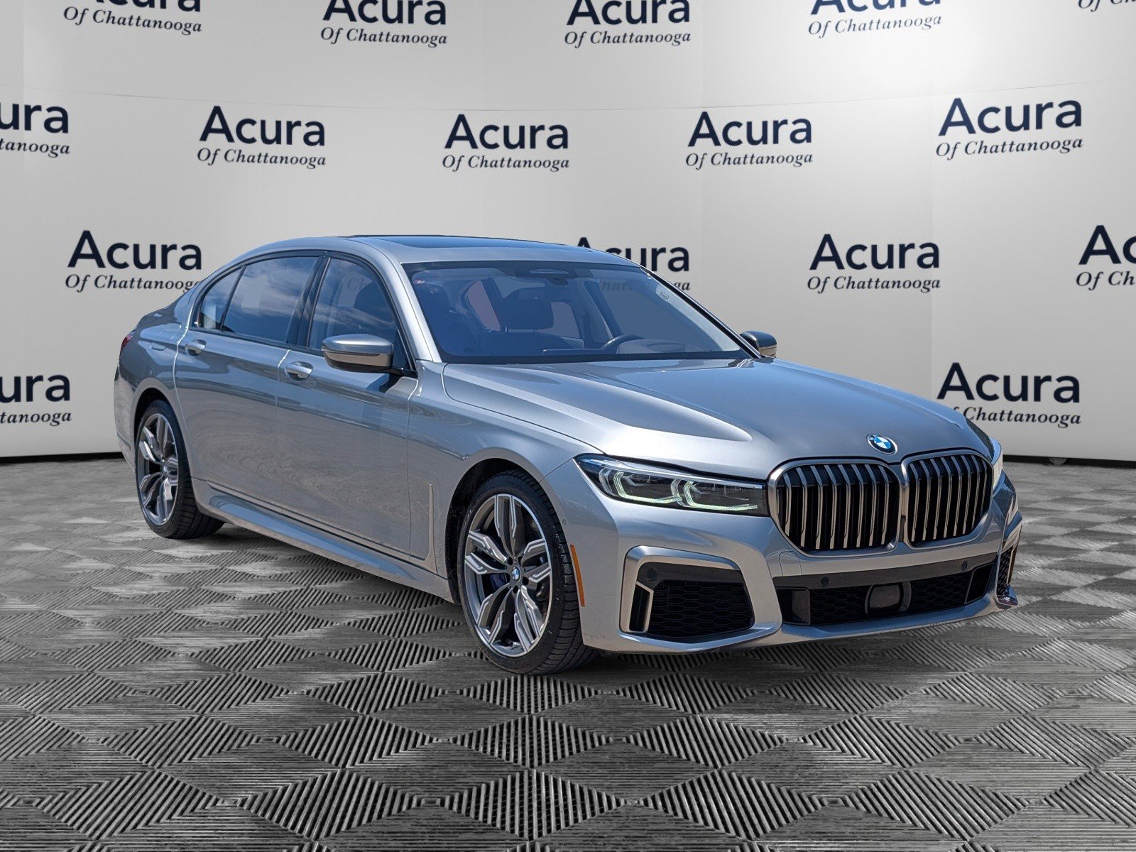 Used 2022 BMW M760i xDrive w/ Luxury Rear Seating Package AWD/4WD image 2