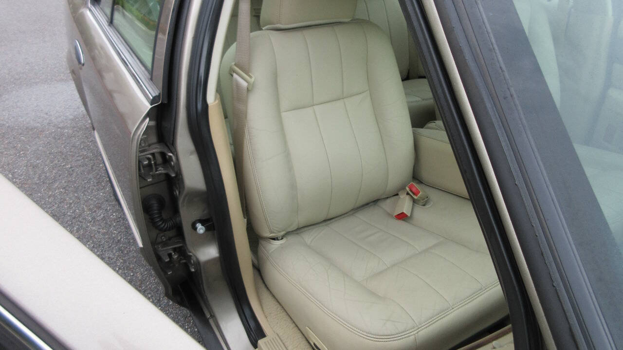 Used 2006 Mercury Grand Marquis LS RWD image 25