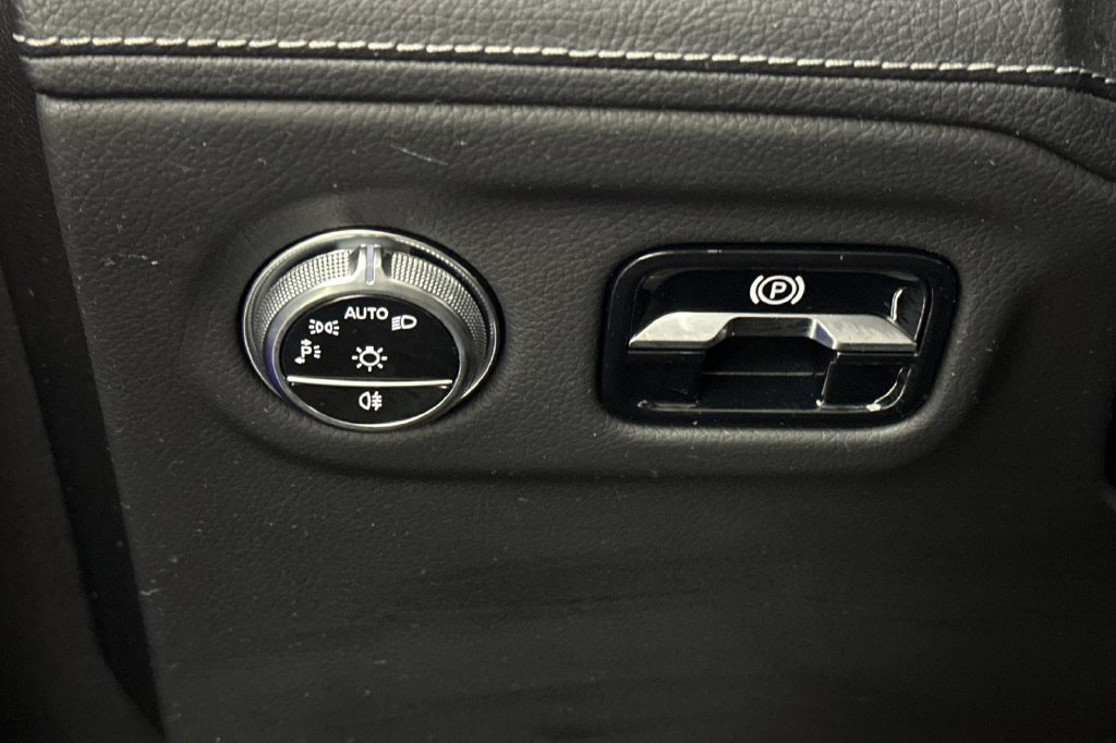Certified 2023 Mercedes-Benz EQS 580 4MATIC SUV image 33