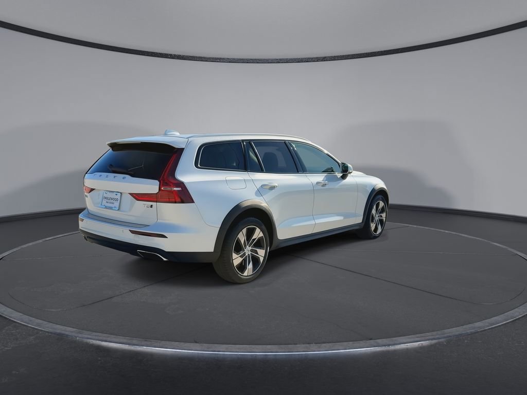Used 2022 Volvo V60 T5 Cross Country AWD/4WD image 8