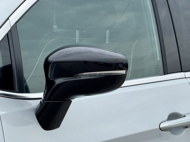 Used 2026 Chrysler Pacifica Limited image 5