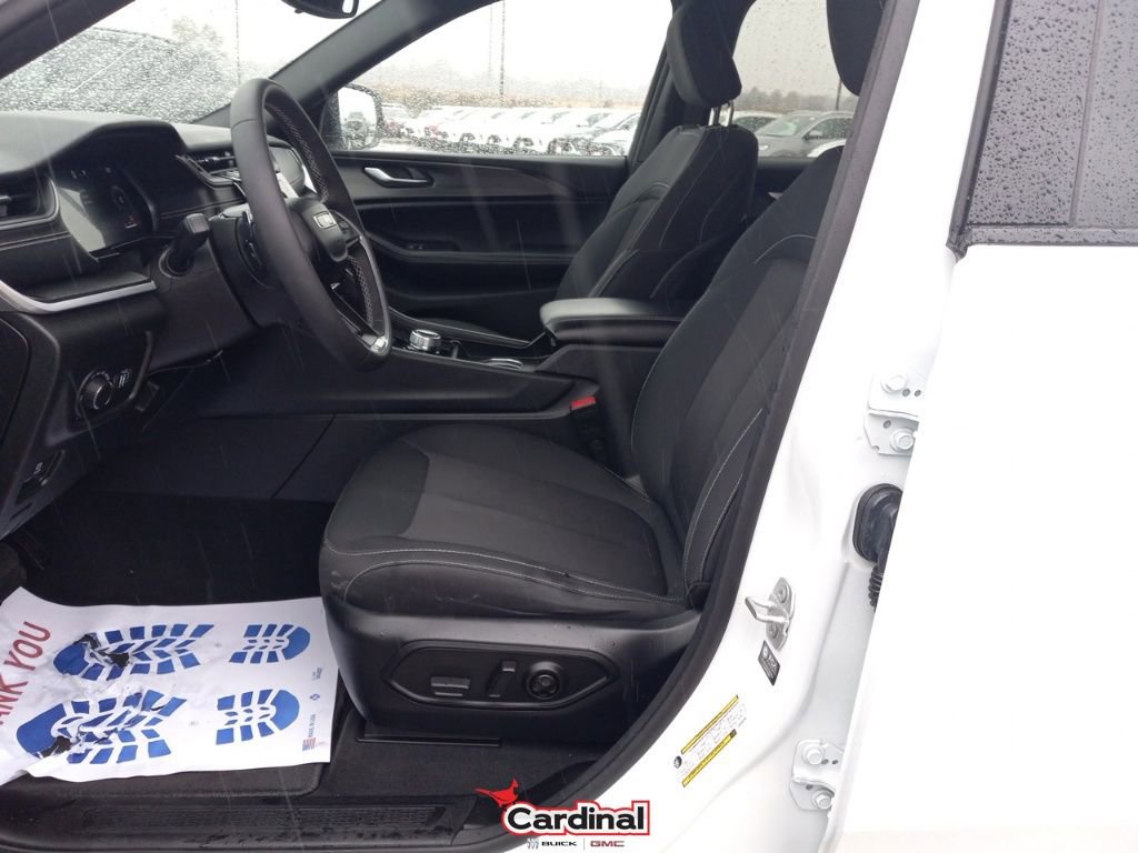 Used 2024 Jeep Grand Cherokee L Laredo image 20