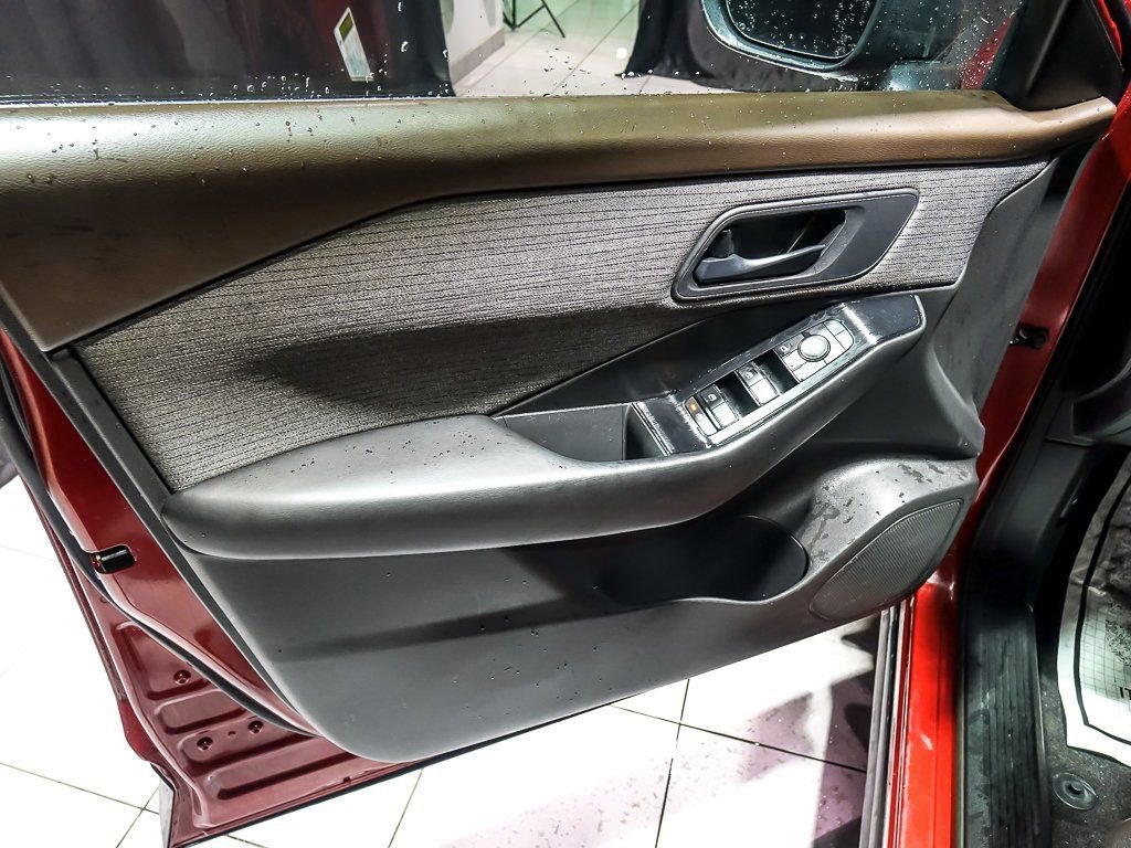 Used 2023 Nissan Rogue S image 25