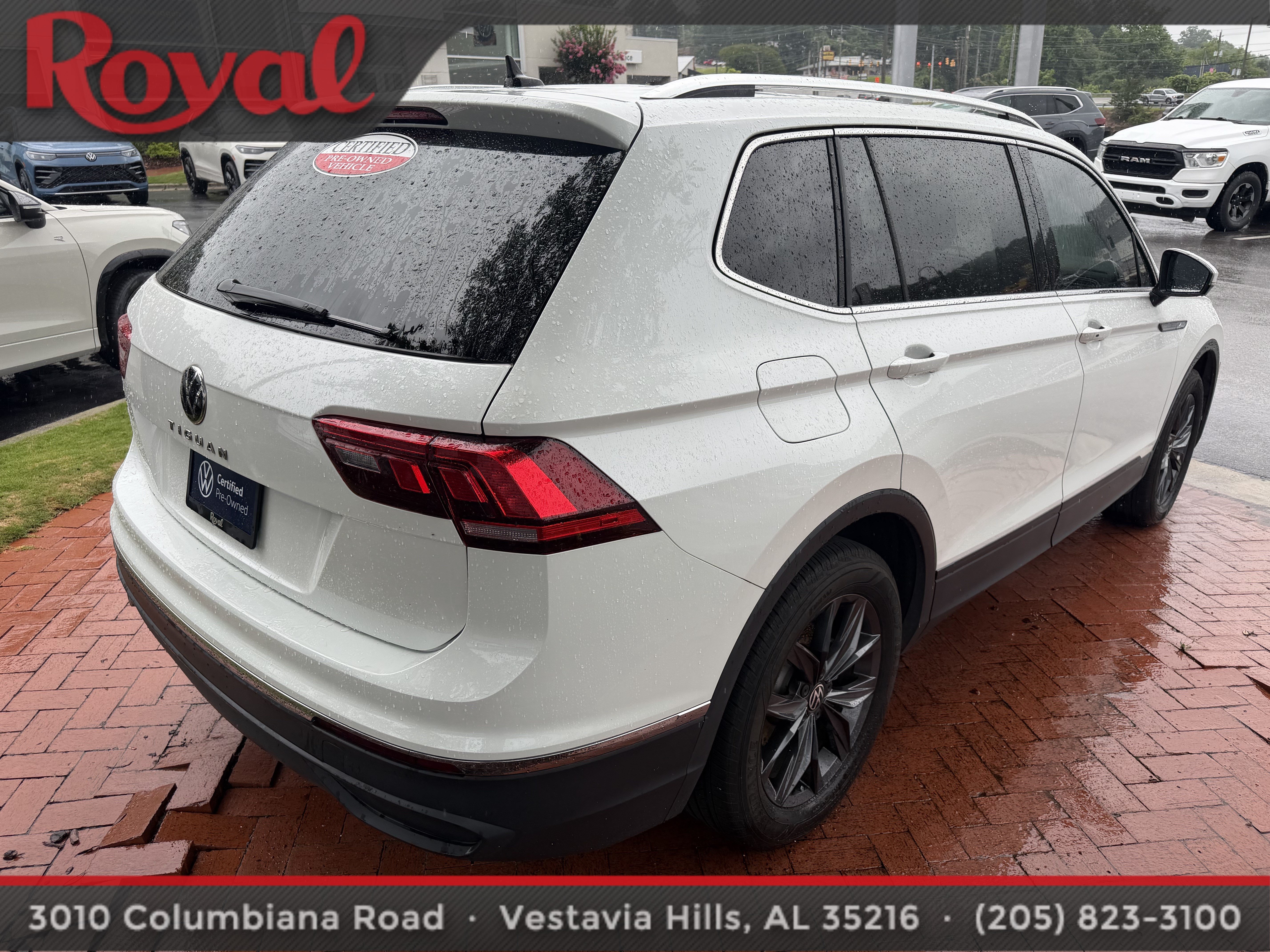 Certified 2023 Volkswagen Tiguan SE w/ Panoramic Sunroof Package FWD image 4
