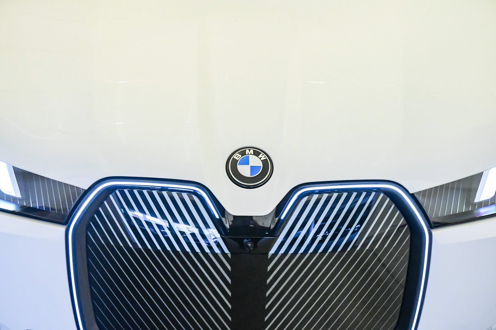 Used 2026 BMW iX xDrive60 AWD/4WD image 8