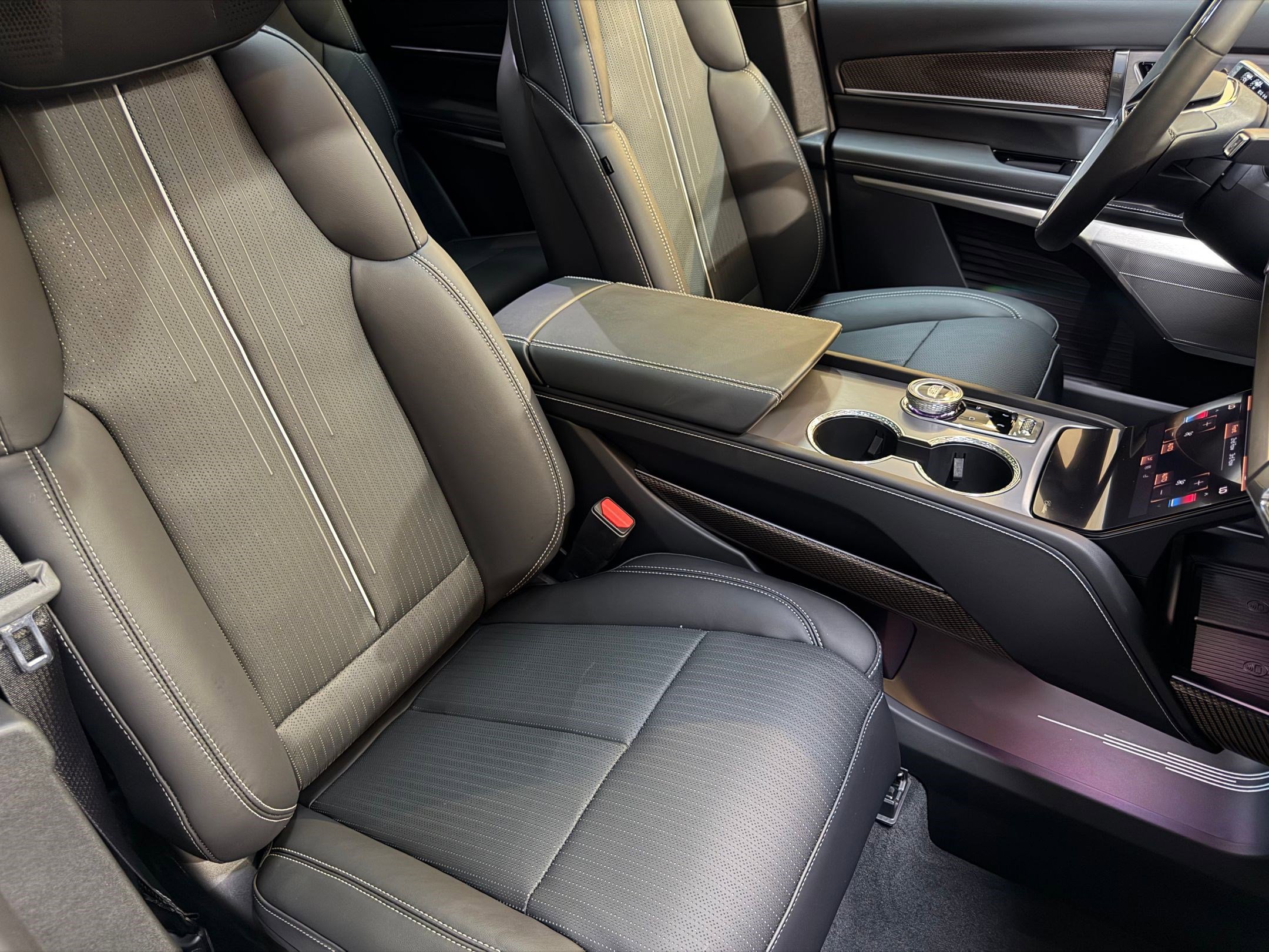 New 2026 Cadillac Vistiq Sport image 57