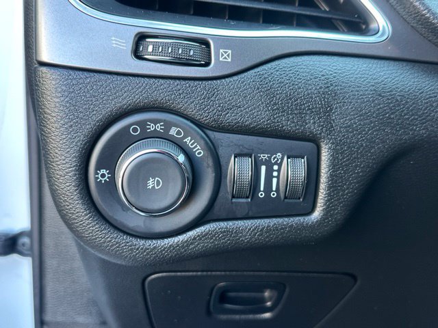 Used 2022 Jeep Cherokee Latitude Lux w/ Sun & Sound Group AWD/4WD image 12