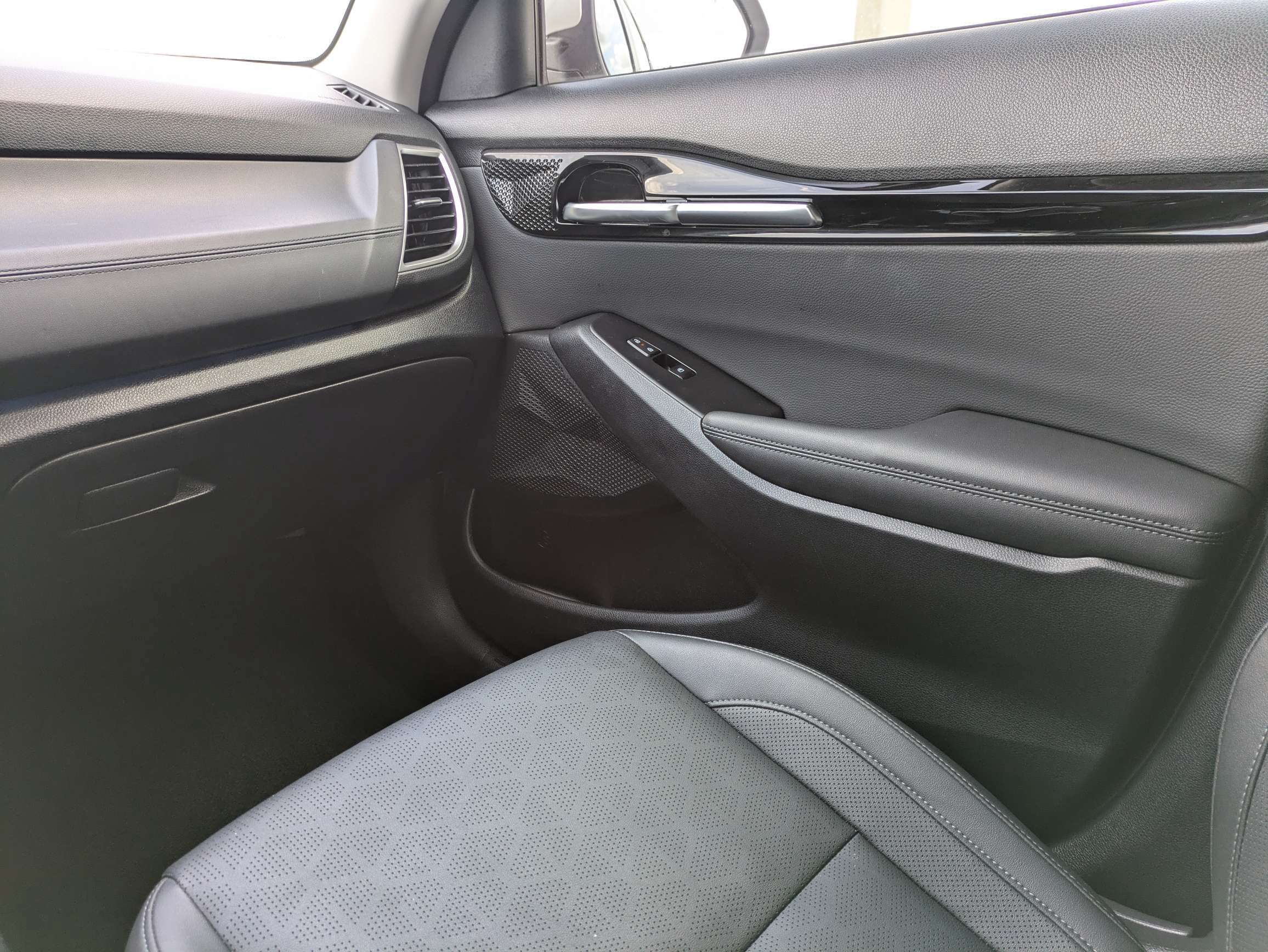 Certified 2024 Kia Seltos EX FWD image 19