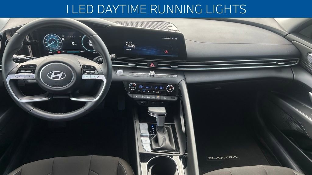 Used 2024 Hyundai Elantra SEL w/ Convenience Package image 16