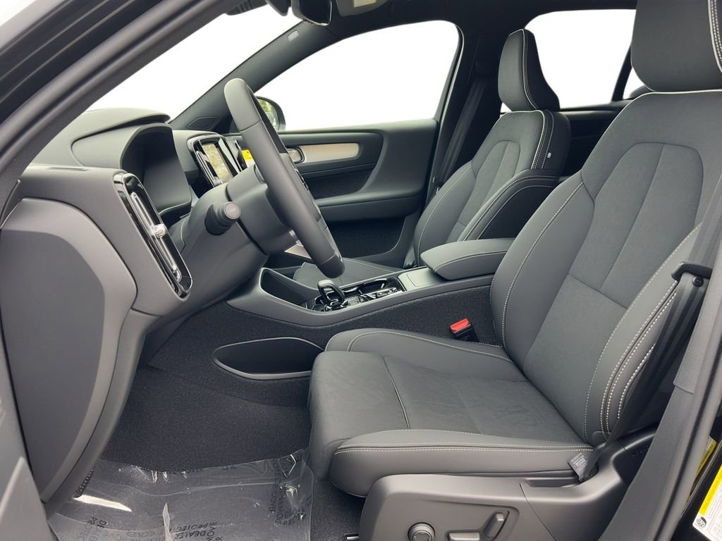 New 2026 Volvo XC40 B5 Ultra w/ Climate Package AWD/4WD image 6