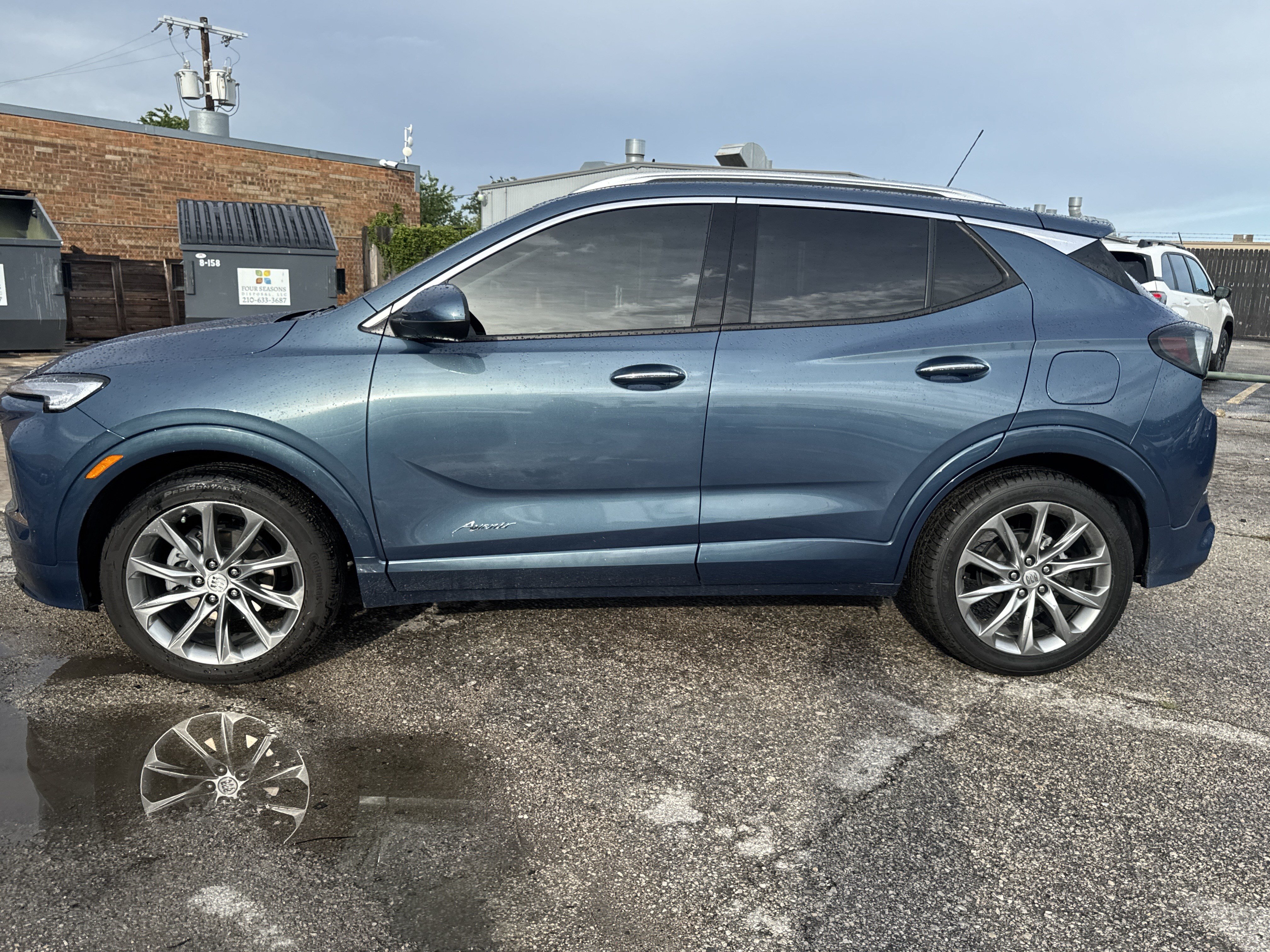 Used 2025 Buick Encore GX Avenir w/ Avenir Convenience Package FWD image 6