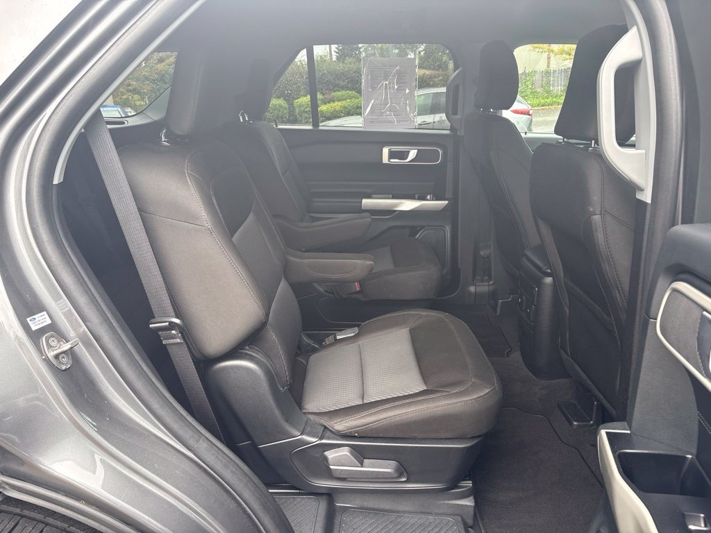 Used 2023 Ford Explorer XLT AWD/4WD image 25