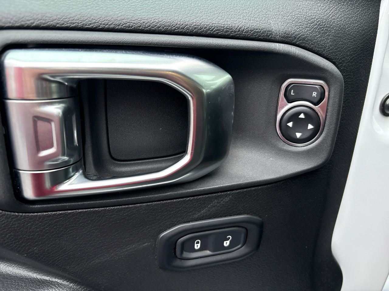 Used 2025 Jeep Wrangler Unlimited Sport image 9