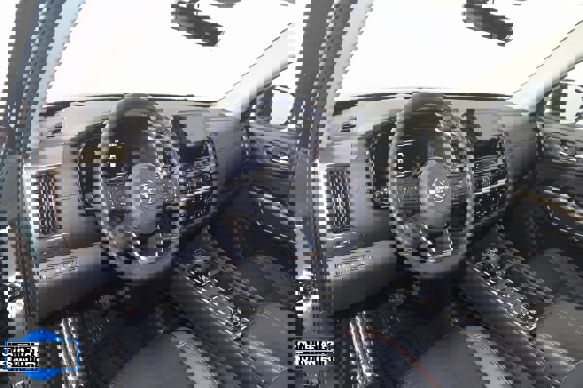 Used 2024 Nissan Pathfinder Platinum w/ Cargo Package image 29