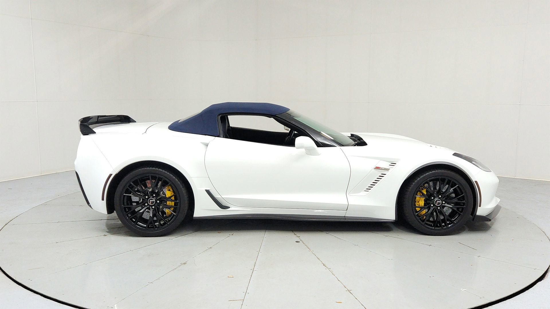 Certified 2015 Chevrolet Corvette Z06 w/ 3LZ Preferred Equipment Group RWD image 6