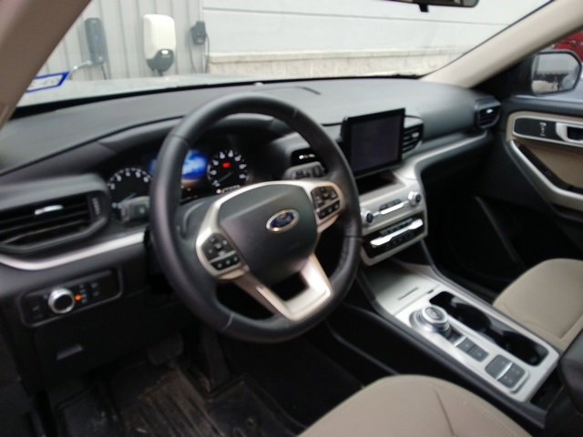 Used 2023 Ford Explorer XLT image 7