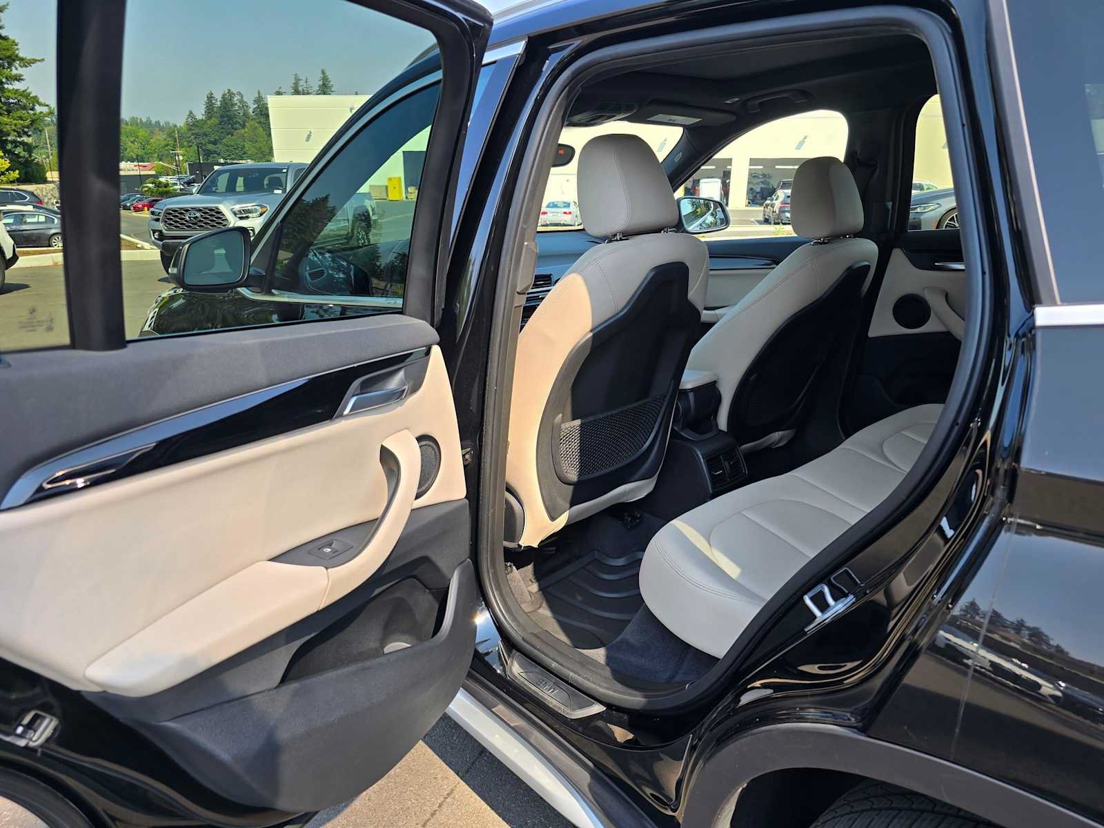 Used 2018 BMW X1 xDrive28i w/ Premium Package AWD/4WD image 13