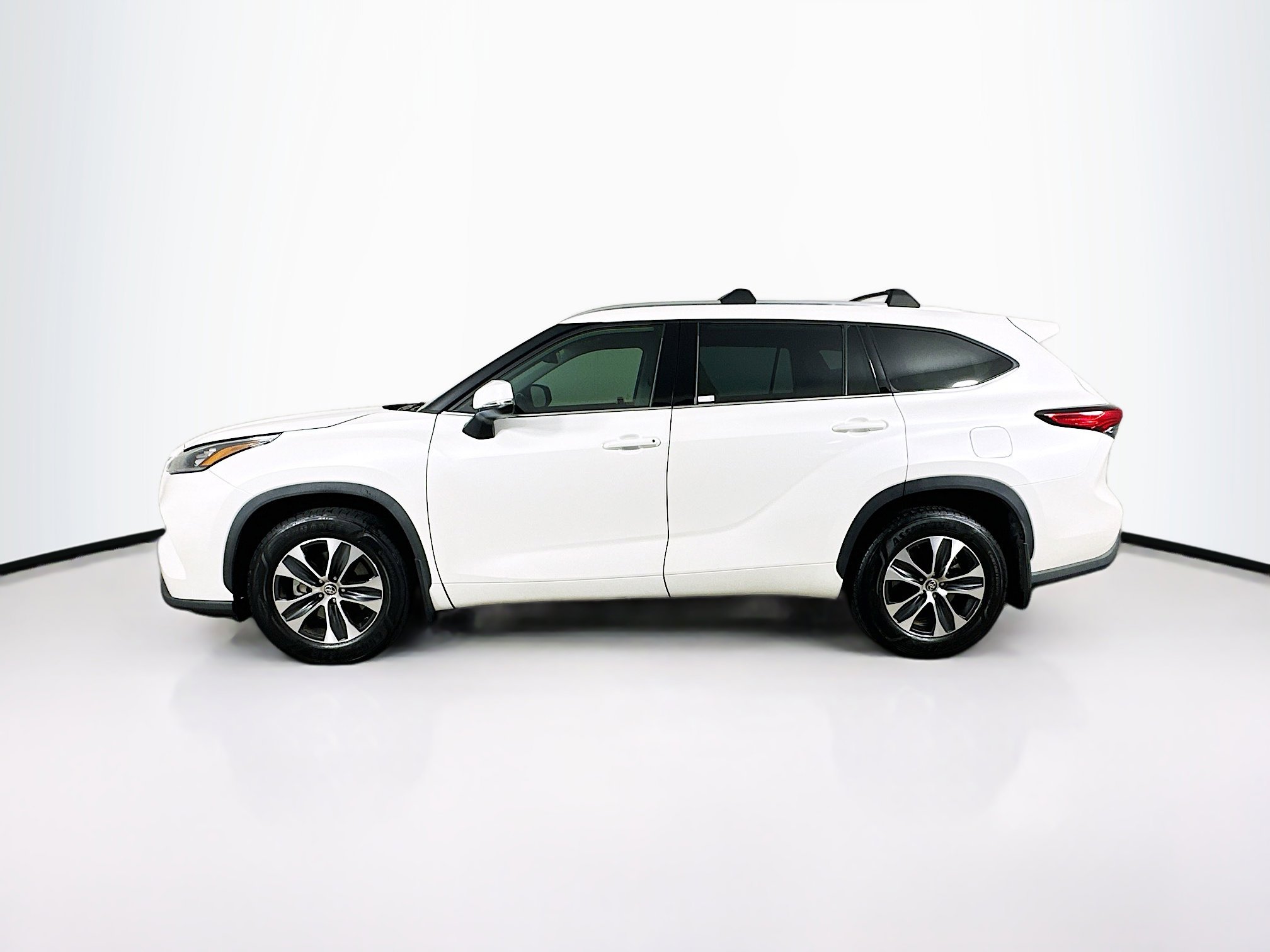 Used 2020 Toyota Highlander XLE image 4