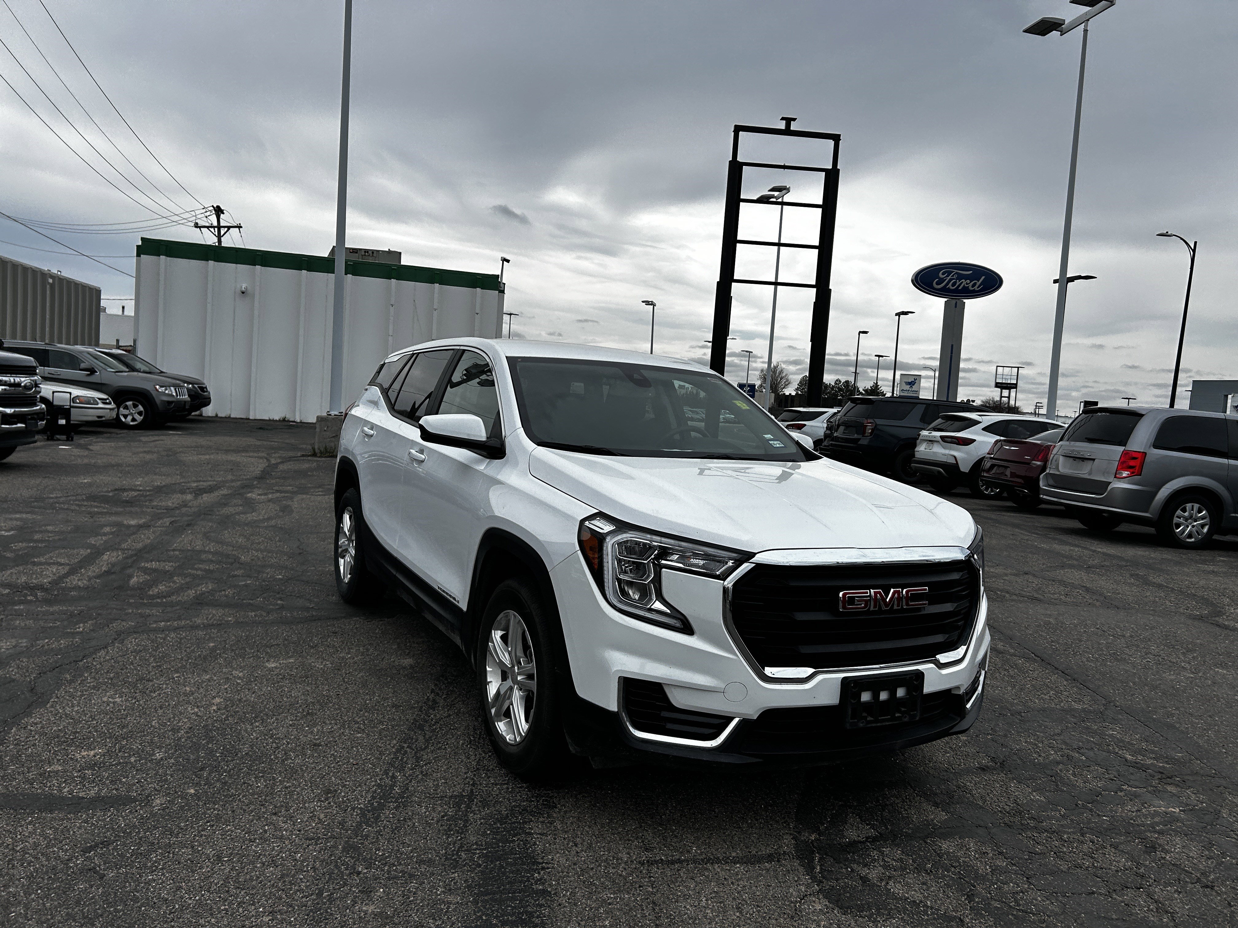 Used 2024 GMC Terrain SLE image 7