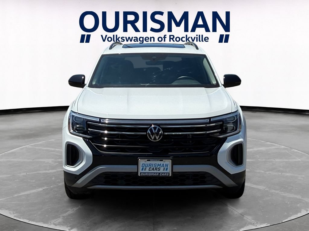 Used 2025 Volkswagen Atlas Peak Edition SE AWD/4WD image 8