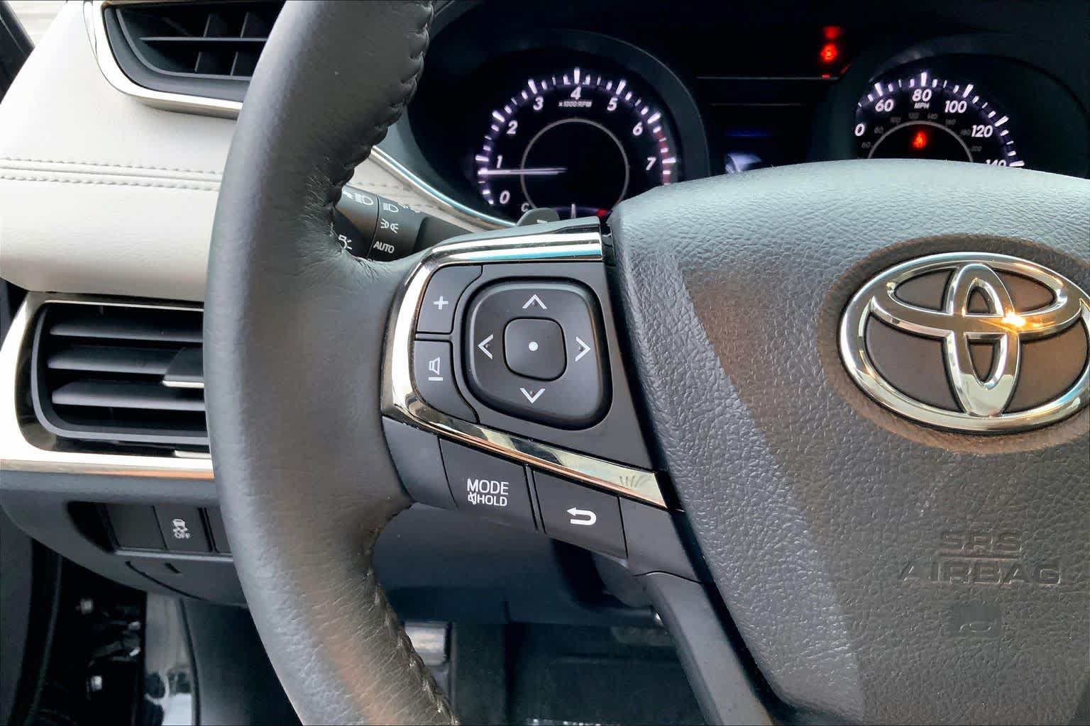 Used 2016 Toyota Avalon XLE FWD image 23
