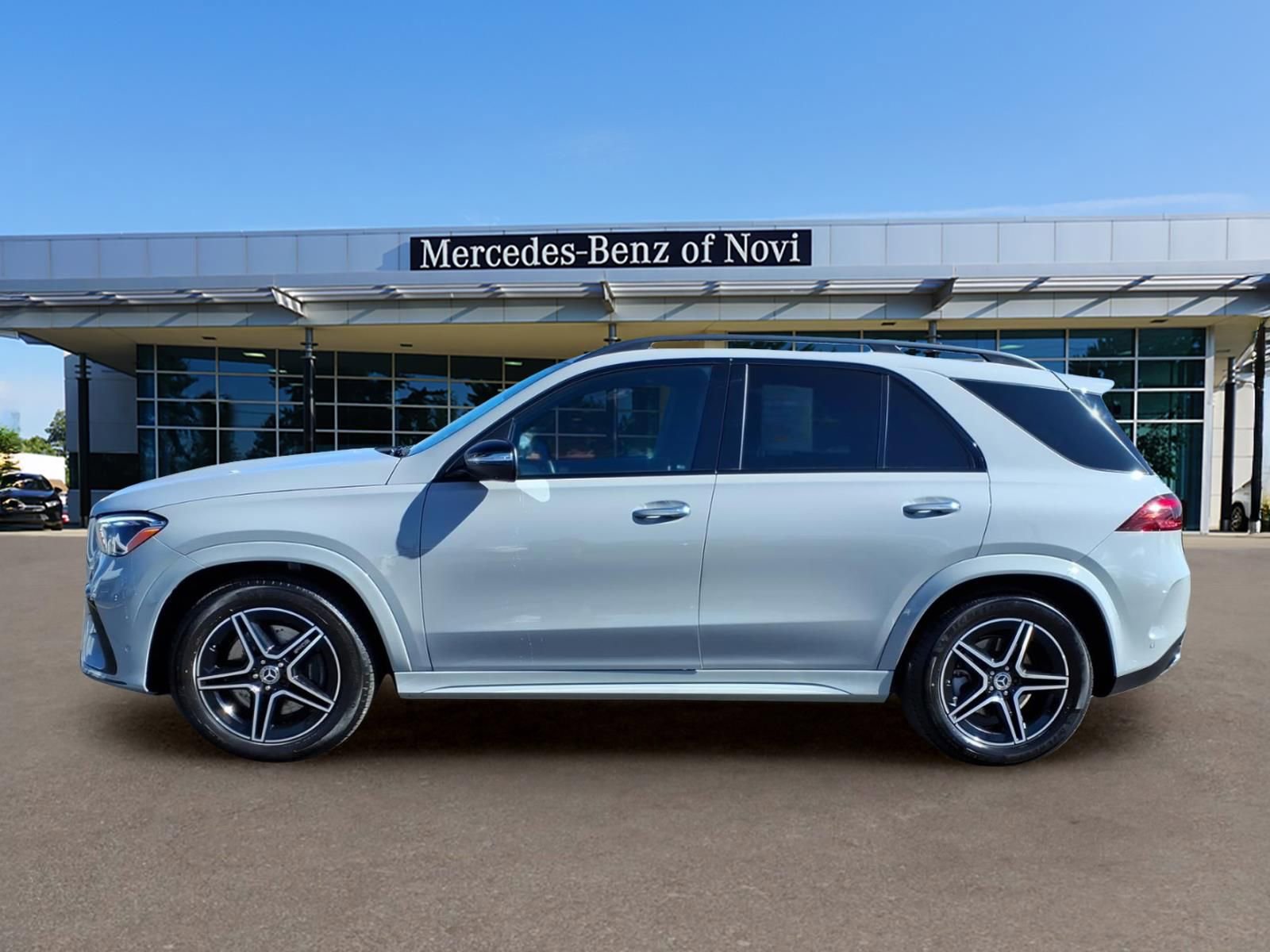 Certified 2025 Mercedes-Benz GLE 450 4MATIC image 2