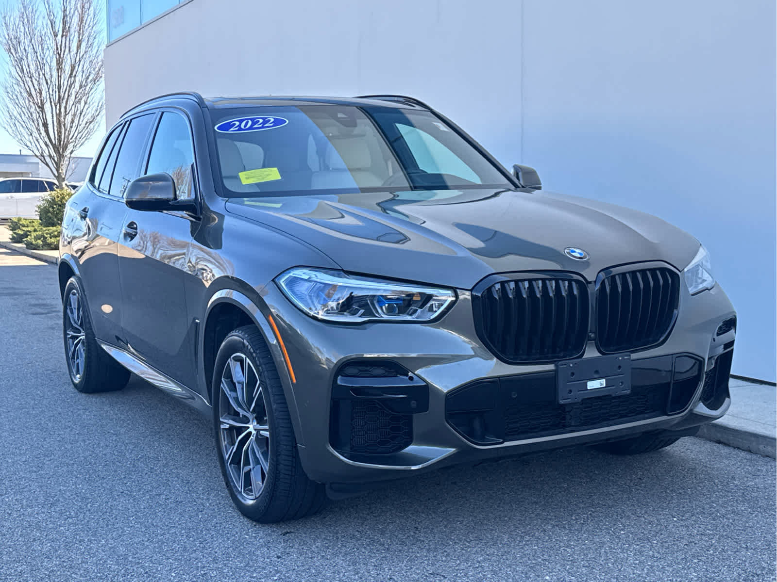 Used 2022 BMW X5 M50i w/ Executive Package image 2