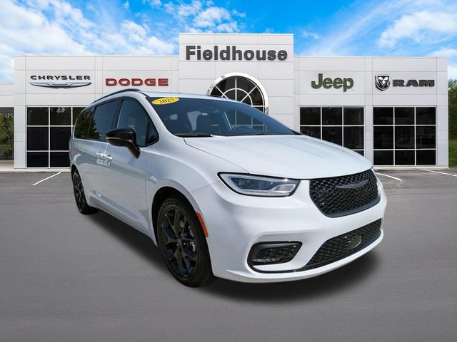 Used 2025 Chrysler Pacifica Limited FWD image 3