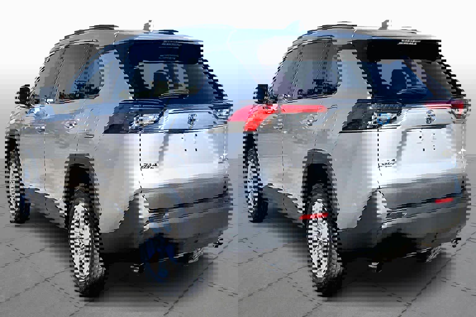 Used 2020 Toyota RAV4 XLE image 12